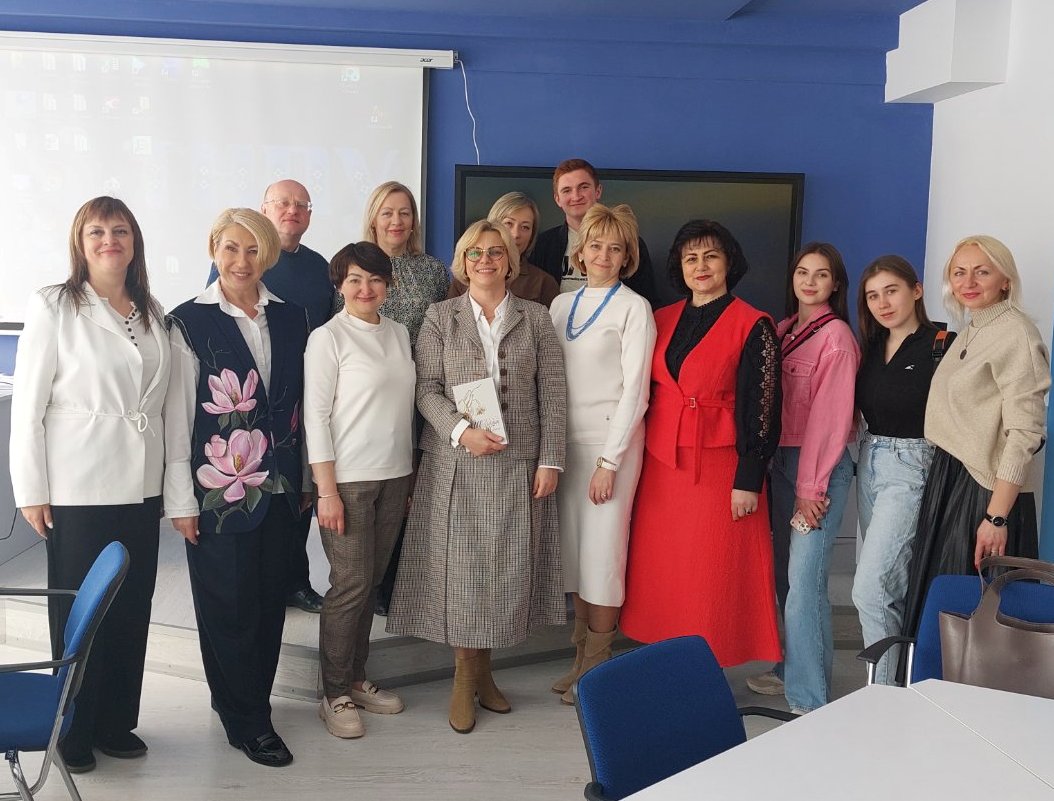 Дружня команда викладачів та стейкхолдерів освітньої програми Психологія бізнесу і управління завжди готова до продуктивних змін. Гарант бакалаврського рівня ОПП - Ольга Кізь